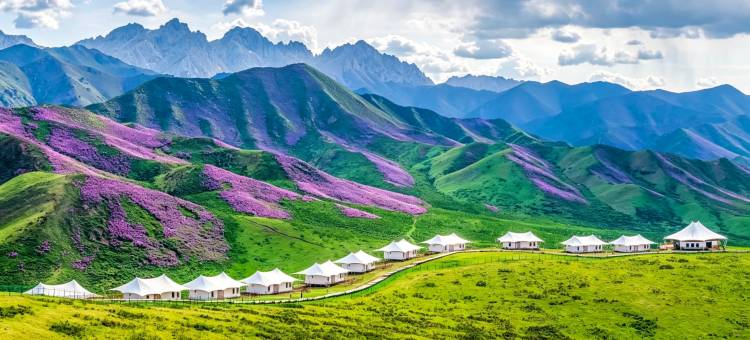 马牙雪山帐篷营地图片