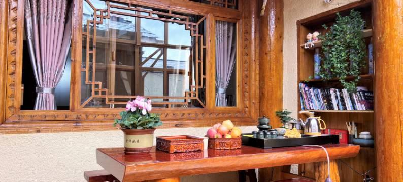 香格里拉九湖一山登巴客栈(独克宗古城店)图片