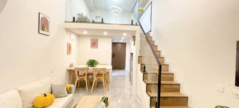 圈圈ins轻奢投影公寓(成都龙湖蜀新天街工业学院店)图片