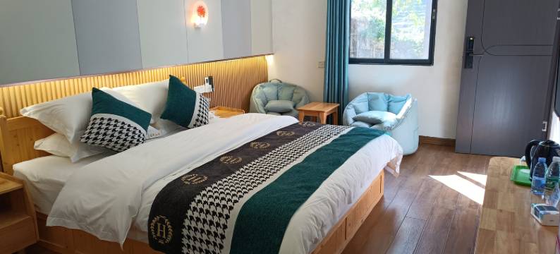 乐昌莲华山居图片