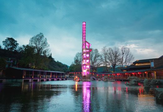 泸沽湖摩梭家园酒店外景图