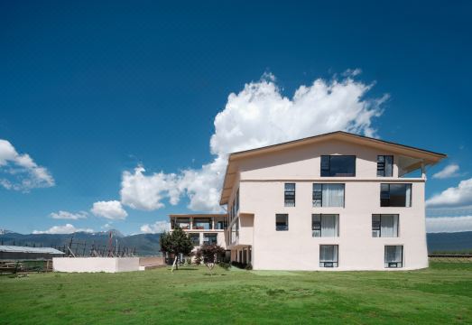 香格里拉山水之境 | Holiday·Villa 山谷度假酒店外景图