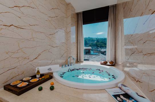 陌禾舒馨全景温泉酒店(和顺古镇贾家坝店)图片