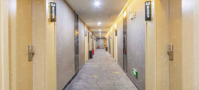 亿嘉林航酒店(昆明老街翠湖公园店)图片