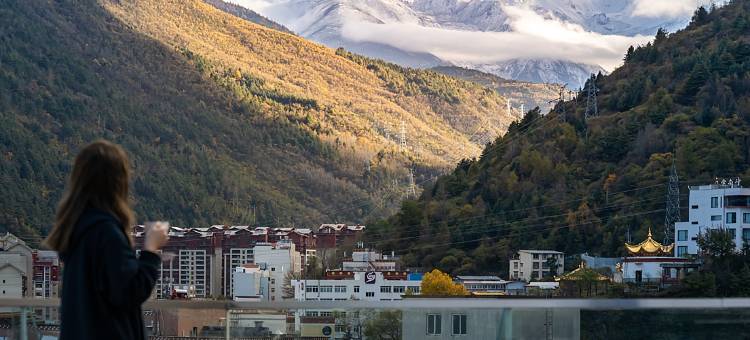 看山是山·隐奢·悬崖观景民宿(康定情歌广场店)图片