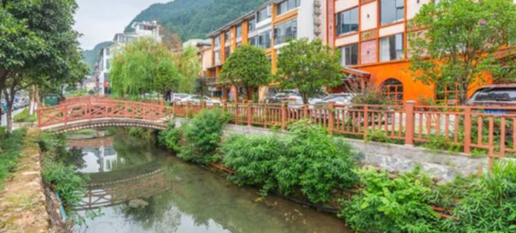 张家界米多客栈(武陵源东门店)图片