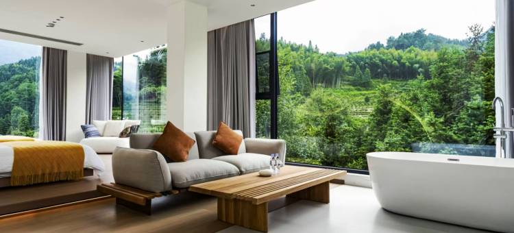 莽山源著·大峡谷畔山居图片