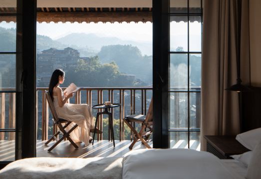 七封信·展閲安邸（西江千户苗寨观景台店）外景图