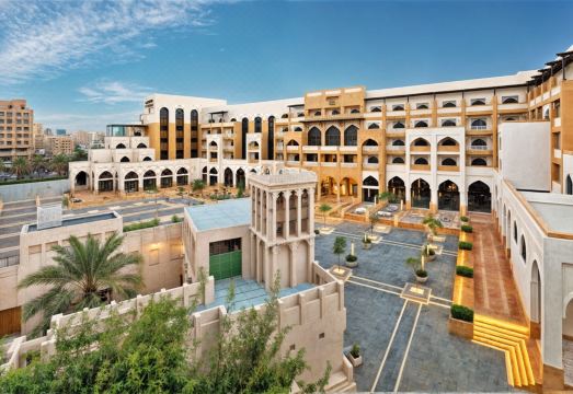 蒂沃丽阿尔那加达酒店外景图