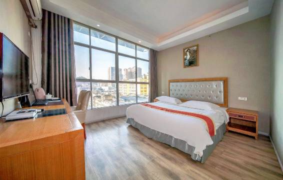 仁怀布拉图酒店(方圆荟购物广场店)