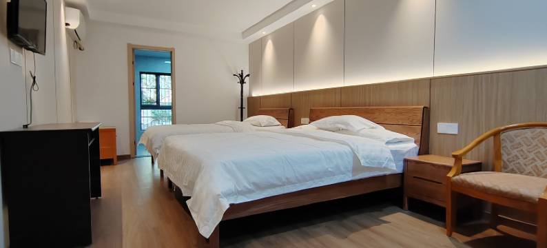 余姚四明山红叶山庄图片