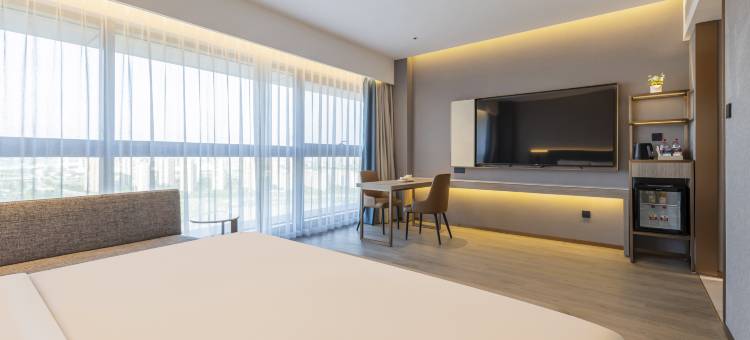 朗丽兹酒店(湖州高铁站店)图片