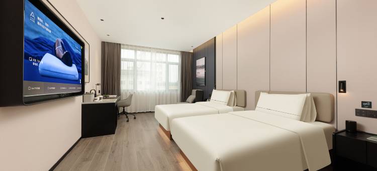 威海站韩乐坊不夜城亚朵酒店图片