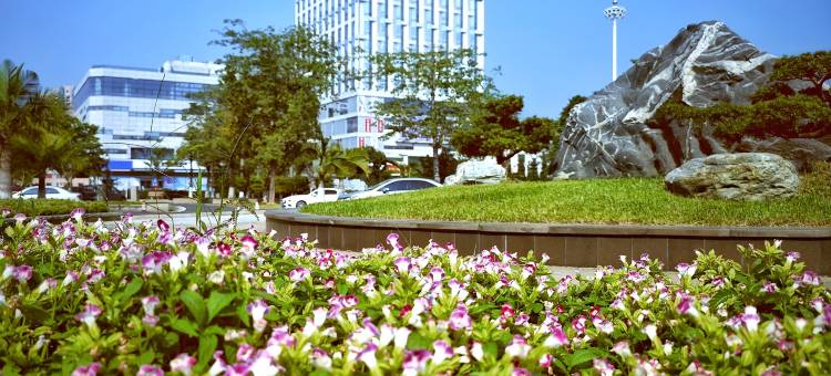 易趣·君临酒店(中山三乡雅居乐车站店)图片