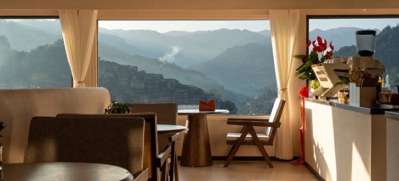 云隐雅居·云巅回廊全景民宿(西江千户苗寨观景台店)图片