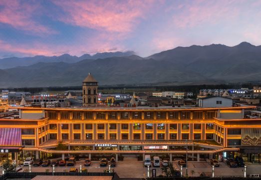 那拉提丽呈酒店外景图