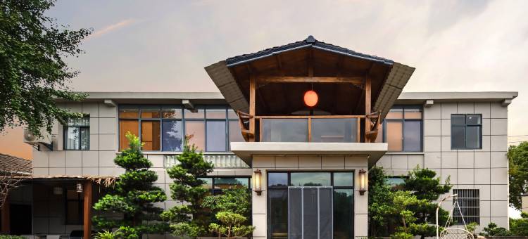 暖云涧民宿(三峡机场店)图片