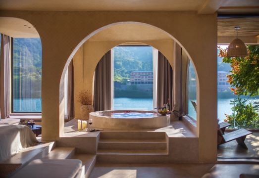 Dongjiang Lake Ergeng Daizhu Homestay Hotel Overview