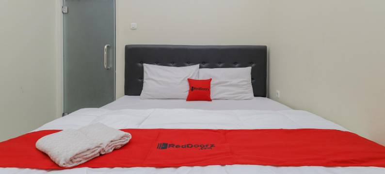 泗水红多兹恩加格尔贾亚酒店(RedDoorz @ Ngagel Jaya Surabaya)图片