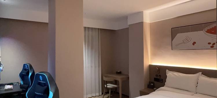 雷神竞界电竞民宿(运城万达广场店)图片