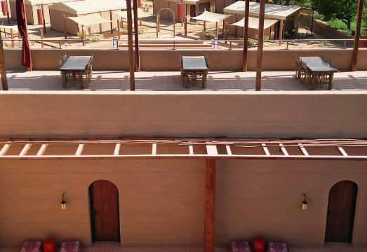 敦煌风鸣沙民宿外景图