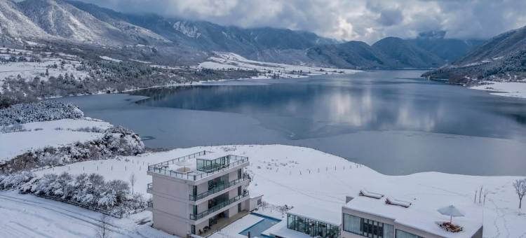 冶勒湖漫途山居民宿图片