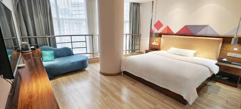 喜雨村大酒店(花溪公园地铁站店)图片