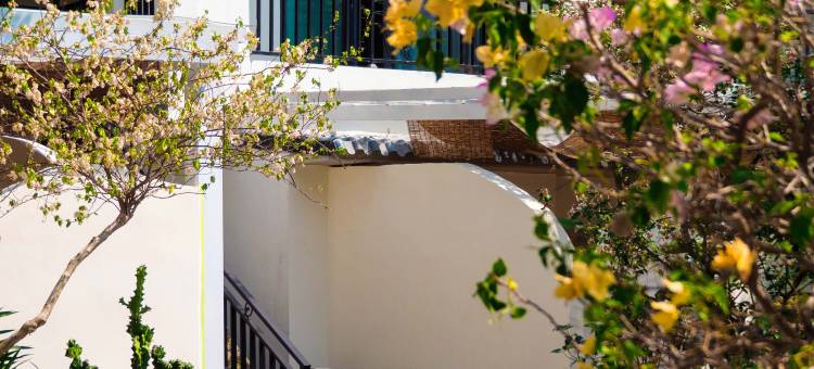 山溪雨·溪边美宿图片