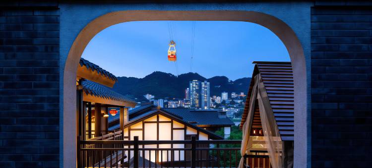 重庆山南雨江景度假别墅(解放碑洪崖洞店)图片