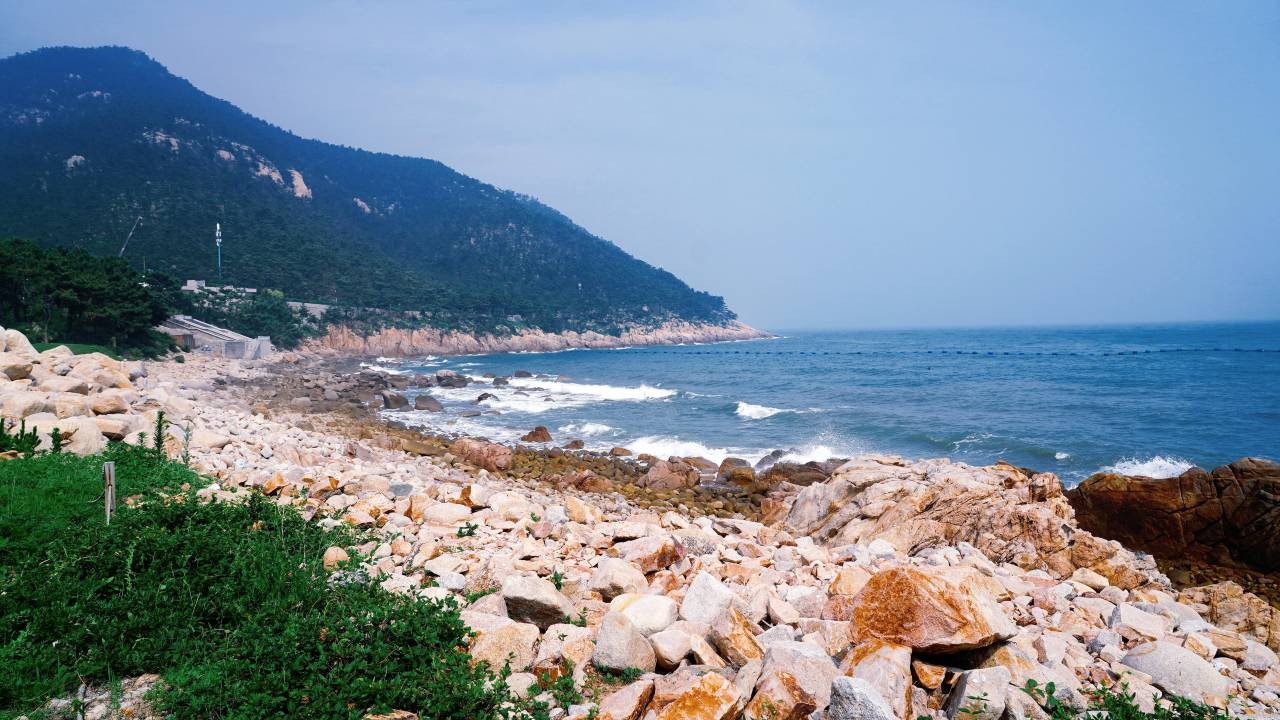 青岛风清五季·悬崖全海景度假酒店(崂山景区崂山流清河沙滩店)图片