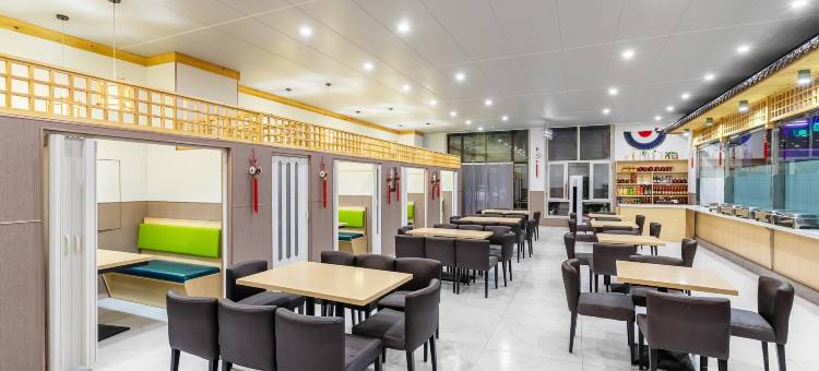 白玉兰酒店(长白山池北游客服务中心店)图片