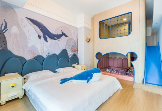 Fawn Holiday Hotel (Qingdao West Coast Resort) Hotel Overview