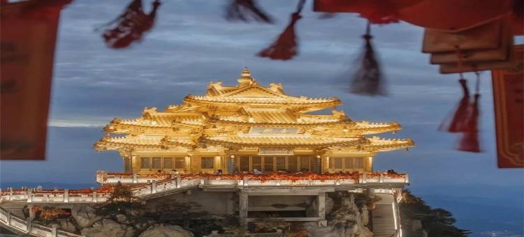 闲时·多元化360°白色印象设计师·轻奢美宿(老君山中灵索道店)图片