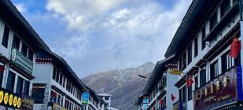 希夏邦马酒店图片