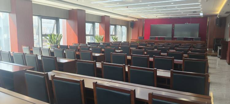 柏丽艾尚国际酒店(贵阳花溪区政府明珠大道地铁站店)图片