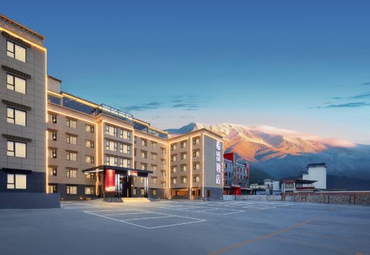 希臻酒店（波密店）外景图