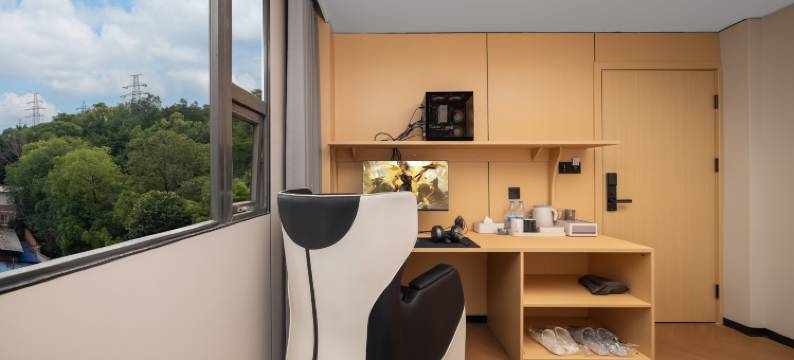 霍闪电竞酒店(绵阳高铁站涪城万达广场店)图片