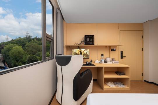 霍闪电竞酒店(绵阳高铁站涪城万达广场店)