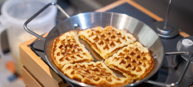 重庆南滨路工商大学轻居酒店图片