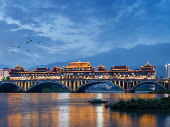雅安｜Over the Qingyi River｜印象雨城酒店(雅州廊桥店)