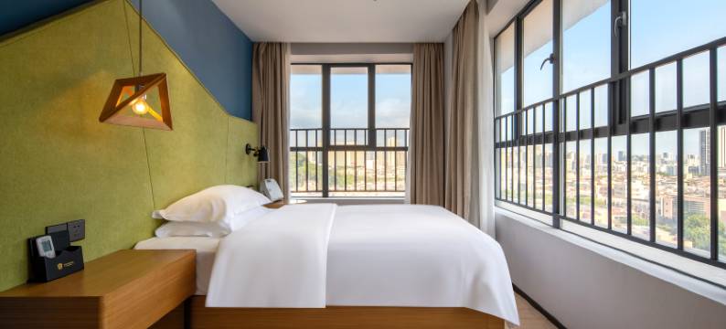 TOP Hotel首席设计师酒店(千灯湖度假区广佛电商城店)图片