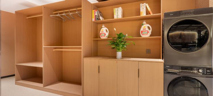 铂悦水晶酒店(余干琵琶湖景区米兰街店)图片