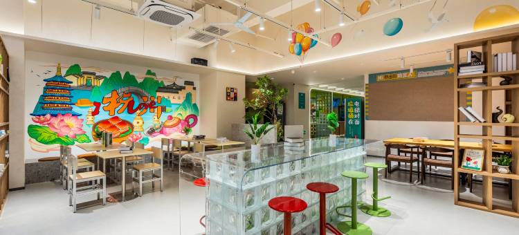 武林驿青年酒店(杭州武林广场西湖文化广场地铁站店)图片