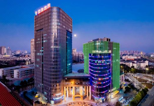 宣城半·岛｜peninsula高空夜景轻奢酒店（宛陵湖景区万达广场店）外景图