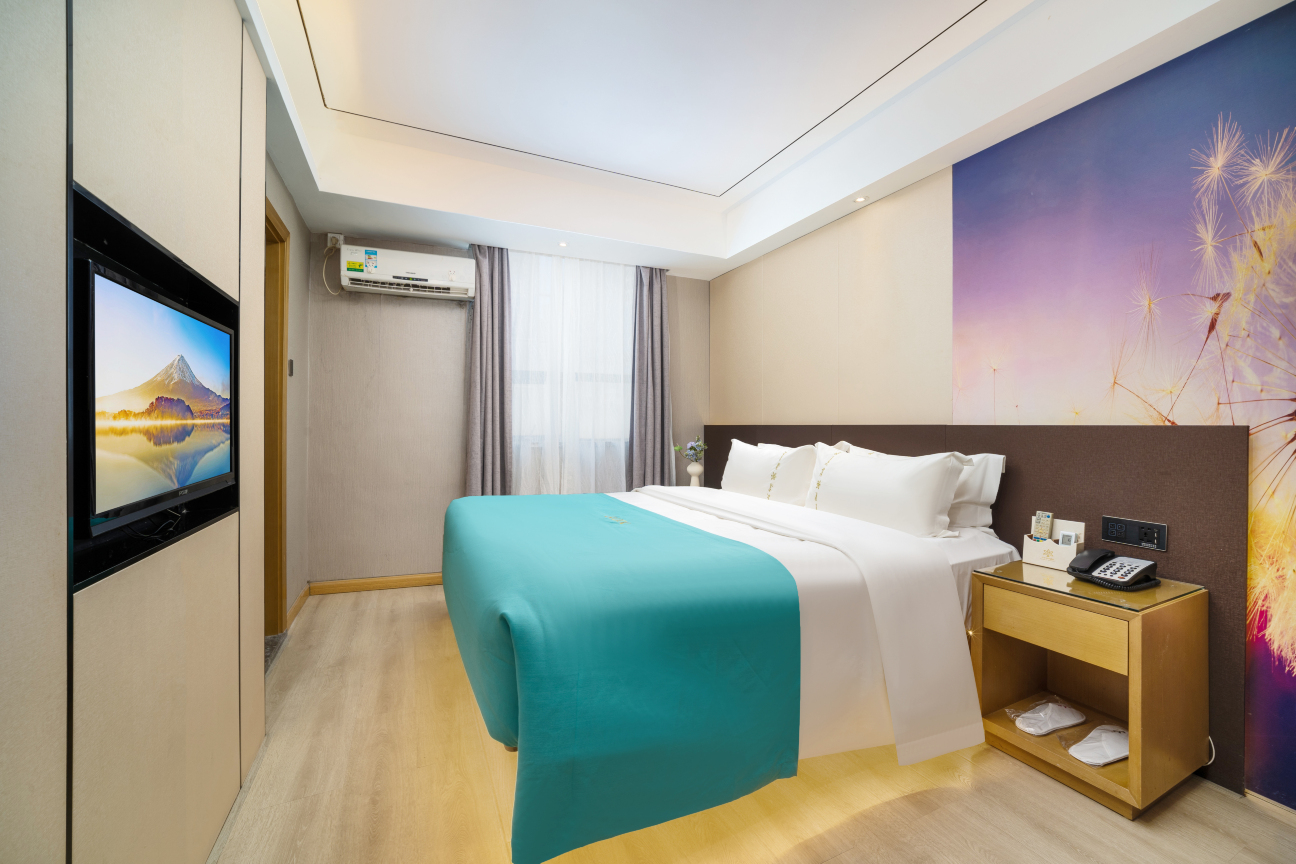 Gluck HotelHotel Overview