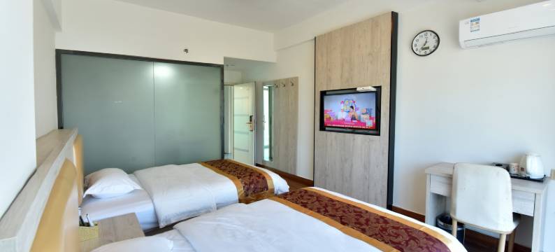 东兴易安客栈(万尾金滩店)图片