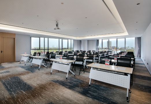 Country Inn & Suites by Radisson Hotel (Tianjin Wuqing Wanda Plaza) Hotel Overview