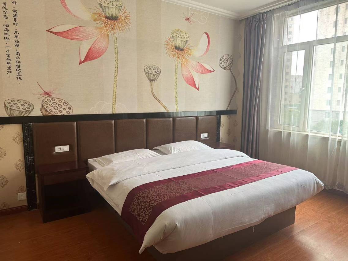 逸豪商务酒店(呼和浩特闻都建材城五里营地铁站店)