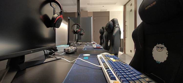 爱电竞酒店(武汉汉口火车站唐家墩地铁站店)图片