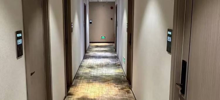 轻住·轻奢精品酒店(上海大学宝山校区店)图片